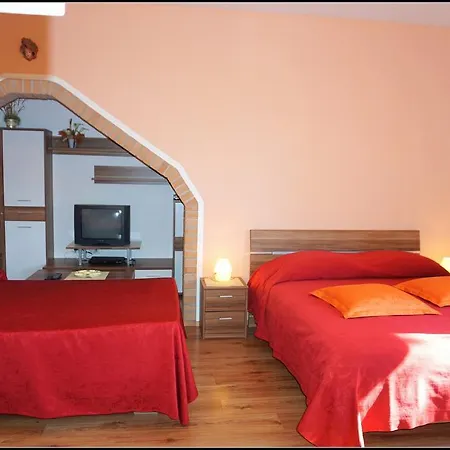 Druzinski Apartmaji Orlando Za Popoln Oddih V Izoli - Orlando Family Retreat In * Izola