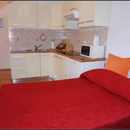 Druzinski Apartmaji Orlando Za Popoln Oddih V Izoli - Orlando Family Retreat In Izola